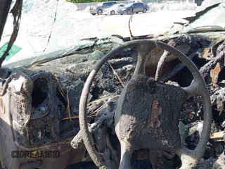 1999 GMC Sierra 3500 z VIN 1GTHC33J7XF036114, wystawiony jako IAAI lot #39848962 z przebiegiem Nie podano mil oraz . Historia ofert i sprzedaży dostępna na DreamBid. Obrazek 7.