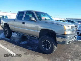 2003 Chevrolet Silverado 1500 with VIN 2GCEK19T331108222, listed as a IAAI auction lot 41549375 with 235,437 mi miles. Bid and sale history available at carsss.com. Image 1.