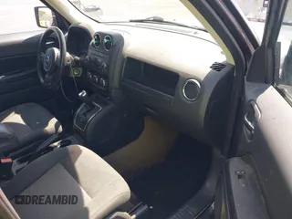 2016 Jeep Patriot Sport z VIN 1C4NJPBB4GD716767, wystawiony jako IAAI lot #42216197 z przebiegiem 119 976 mil mil oraz . Historia ofert i sprzedaży dostępna na DreamBid. Obrazek 5.