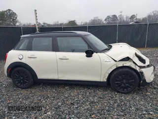 2016 MINI Cooper Hardtop 4 Door S with VIN WMWXU3C52G2D30121, listed as a IAAI auction lot 41521841 with 82,334 mi miles. Bid and sale history available at carsss.com. Image 14.
