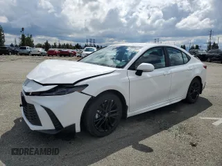 2025 Toyota Camry LE z VIN 4T1DAACK4SU580281, wystawiony jako Copart lot #48819085 z przebiegiem 267 mil mil oraz Szkoda całkowita • Salvage title. Historia ofert i sprzedaży dostępna na DreamBid. Obrazek 1.