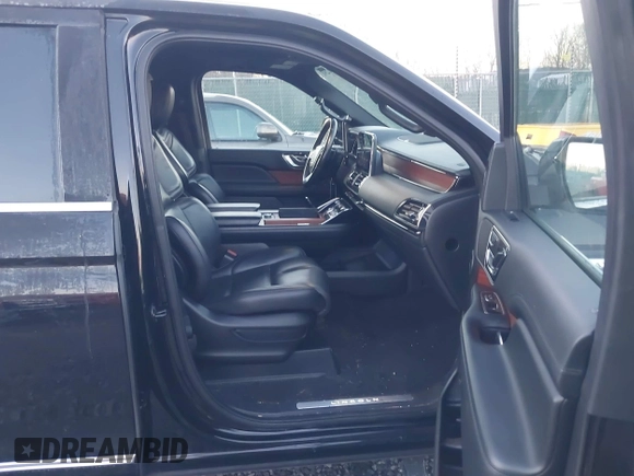 2018 Lincoln Navigator Select z VIN 5LMJJ2JT9JEL05516, wystawiony jako IAAI lot #41801291 z przebiegiem 100 487 mil mil oraz . Historia ofert i sprzedaży dostępna na DreamBid. Obrazek 5.