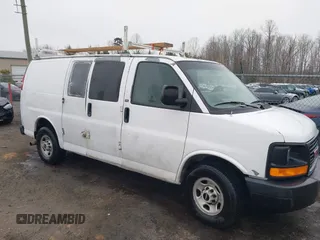 2007 GMC Savana Cargo with VIN 1GTGG25V671181975, listed as a IAAI auction lot 41800181 with 137,809 mi miles. Bid and sale history available at carsss.com. Image 1.