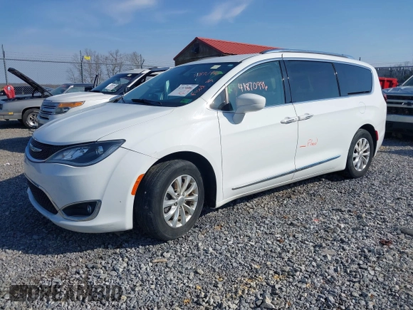 2018 Chrysler Pacifica Touring L z VIN 2C4RC1BG4JR142566, wystawiony jako IAAI lot #41870986 z przebiegiem 102 609 mil mil oraz . Historia ofert i sprzedaży dostępna na DreamBid. Obrazek 2.
