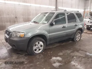 2005 Ford Escape XLT with VIN 1FMYU93165KA74210, listed as a IAAI auction lot 41388896 with 209,807 mi miles. Bid and sale history available at carsss.com. Image 2.