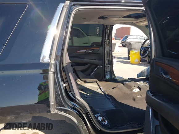 2015 Cadillac Escalade Premium z VIN 1GYS3NKJ5FR655370, wystawiony jako IAAI lot #41764570 z przebiegiem Nie podano mil oraz . Historia ofert i sprzedaży dostępna na DreamBid. Obrazek 8.