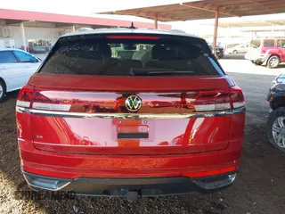 2024 Volkswagen Atlas SE z VIN 1V2WE2CA6RC223536, wystawiony jako IAAI lot #41259977 z przebiegiem 12 998 mil mil oraz . Historia ofert i sprzedaży dostępna na DreamBid. Obrazek 16.