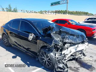 2023 Toyota Camry SE z VIN 4T1G11AK5PU160410, wystawiony jako IAAI lot #41654851 z przebiegiem Nie podano mil oraz . Historia ofert i sprzedaży dostępna na DreamBid. Obrazek 1.