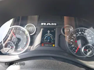 2024 Ram 2500 Big Horn z VIN 3C6UR5DL4RG246011, wystawiony jako IAAI lot #42351899 z przebiegiem 63 283 mil mil oraz . Historia ofert i sprzedaży dostępna na DreamBid. Obrazek 7.