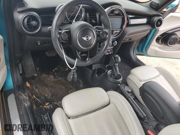 2016 MINI Convertible S z VIN WMWWG9C59G3A91280, wystawiony jako Copart lot #77838554 z przebiegiem 105 099 mil mil oraz Szkoda całkowita • Salvage title. Historia ofert i sprzedaży dostępna na DreamBid. Obrazek 8.