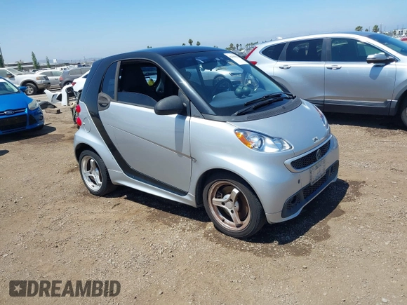 2013 Smart fortwo Pure with VIN WMEEJ3BA8DK619600, listed as a IAAI auction lot 42660006 with Not provided miles and . Bid and sale history available at DreamBid. Image 1.