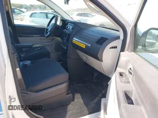 2008 Dodge Grand Caravan Cargo with VIN 1D4HN11H98B186641, listed as a IAAI auction lot 41923128 with 109,893 mi miles. Bid and sale history available at carsss.com. Image 5.