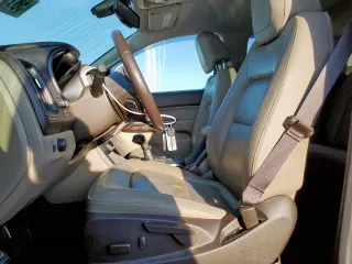 2017 GMC Canyon 2WD SLT z VIN 1GTG5DEN9H1305739, wystawiony jako Copart lot #58194755 z przebiegiem 133 571 mil mil oraz Szkoda całkowita • Salvage title. Historia ofert i sprzedaży dostępna na DreamBid. Obrazek 7.