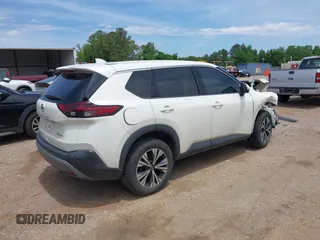 2021 Nissan Rogue SV z VIN 5N1AT3BB7MC725557, wystawiony jako IAAI lot #42172629 z przebiegiem 105 460 mil mil oraz . Historia ofert i sprzedaży dostępna na DreamBid. Obrazek 4.