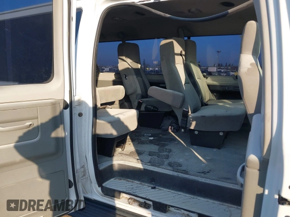 2013 Ford Econoline Passenger XL z VIN 1FMNE1BW1DDA34392, wystawiony jako IAAI lot #41420532 z przebiegiem 65 743 mil mil oraz . Historia ofert i sprzedaży dostępna na DreamBid. Obrazek 8.