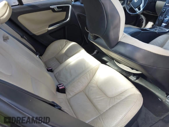 2012 Volvo S60 T5 с VIN YV1622FS2C2092353, выставлен на аукционе IAAI как лот 41872196 с пробегом Не указан миль и . История ставок и продаж доступна на DreamBid. Изображение 8.