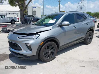 2025 Buick Encore GX Sport Touring с VIN KL4AMDSL7SB038317, выставлен на аукционе IAAI как лот 42151204 с пробегом 10 917 миль миль и . История ставок и продаж доступна на DreamBid. Изображение 2.