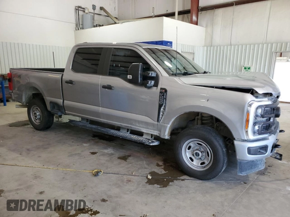 2023 Ford F-250 XL with VIN 1FT8W2BAXPEC99223, listed as a Copart auction lot 56026695 with 33,616 mi miles and Salvage title. Bid and sale history available at DreamBid. Image 4.
