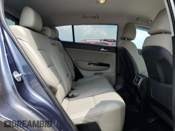 2020 Kia Sportage EX z VIN KNDPN3AC7L7693820, wystawiony jako Copart lot #54307605 z przebiegiem 68 419 mil mil oraz Szkoda całkowita • Salvage title. Historia ofert i sprzedaży dostępna na DreamBid. Obrazek 11.