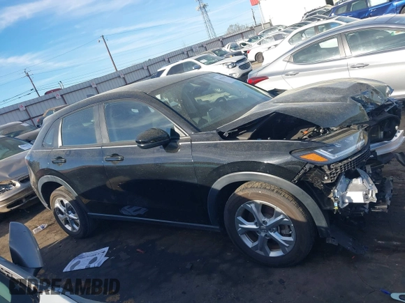 2023 Honda HR-V LX z VIN 3CZRZ1H39PM708833, wystawiony jako IAAI lot #41825121 z przebiegiem 21 395 mil mil oraz . Historia ofert i sprzedaży dostępna na DreamBid. Obrazek 13.