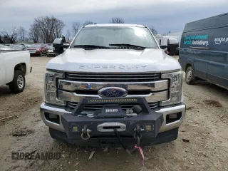 2017 Ford F-250 Lariat z VIN 1FT7W2BTXHEF43726, wystawiony jako Copart lot #52583145 z przebiegiem 226 834 mil mil oraz Tytuł czysty. Historia ofert i sprzedaży dostępna na DreamBid. Obrazek 5.