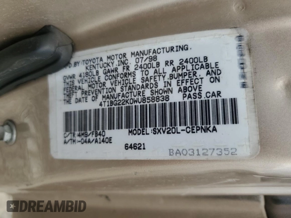 1998 Toyota Camry LE z VIN 4T1BG22K0WU858838, wystawiony jako Copart lot #53525565 z przebiegiem 133 777 mil mil oraz Czysty tytuł • Clean title. Historia ofert i sprzedaży dostępna na DreamBid. Obrazek 13.