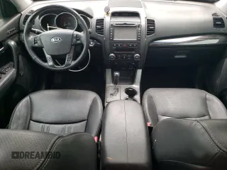 2013 Kia Sorento SX z VIN 5XYKWDA20DG412272, wystawiony jako Copart lot #60263145 z przebiegiem Nie podano mil oraz Czysty tytuł • Clean title. Historia ofert i sprzedaży dostępna na DreamBid. Obrazek 8.