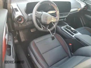 2024 Chevrolet Equinox EV RS z VIN 3GN7DPRR2RS222582, wystawiony jako Copart lot #79703914 z przebiegiem 1129 mil mil oraz Szkody całkowita. Historia ofert i sprzedaży dostępna na DreamBid. Obrazek 8.