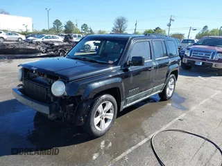 2011 Jeep Patriot Sport z VIN 1J4NT1GB8BD208238, wystawiony jako IAAI lot #41834103 z przebiegiem 200 947 mil mil oraz . Historia ofert i sprzedaży dostępna na DreamBid. Obrazek 2.