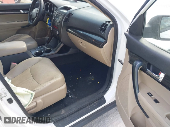 2011 Kia Sorento EX with VIN 5XYKUDA22BG008845, listed as a IAAI auction lot 41911107 with 207,362 mi miles. Bid and sale history available at carsss.com. Image 5.