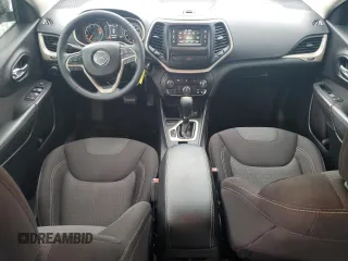 2017 Jeep Cherokee Latitude z VIN 1C4PJLCB6HW507679, wystawiony jako Copart lot #59638945 z przebiegiem 102 853 mil mil oraz Szkoda całkowita • Salvage title. Historia ofert i sprzedaży dostępna na DreamBid. Obrazek 8.