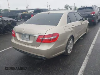 2010 Mercedes-Benz E 350 Luxury z VIN WDDHF8HBXAA082309, wystawiony jako IAAI lot #42333173 z przebiegiem 82 373 mil mil oraz . Historia ofert i sprzedaży dostępna na DreamBid. Obrazek 4.