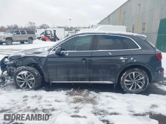 2021 Audi Q5 Premium with VIN WA1AAAFY1M2101881, listed as a IAAI auction lot 41399547 with 33,277 mi miles. Bid and sale history available at carsss.com. Image 14.