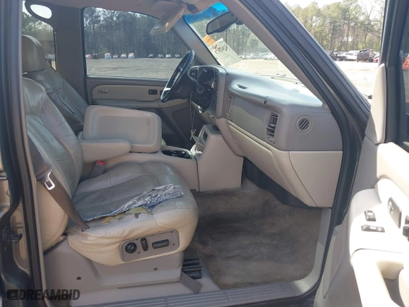 2002 Chevrolet Tahoe LT with VIN 1GNEC13Z92R273473, listed as a IAAI auction lot 41841071 with 290,007 mi miles. Bid and sale history available at carsss.com. Image 5.