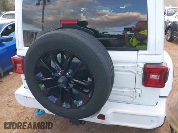 2021 Jeep Wrangler Unlimited Sahara with VIN 1C4JJXP64MW840094, listed as a IAAI auction lot 40830676 with 31,716 mi miles and . Bid and sale history available at DreamBid. Image 17.