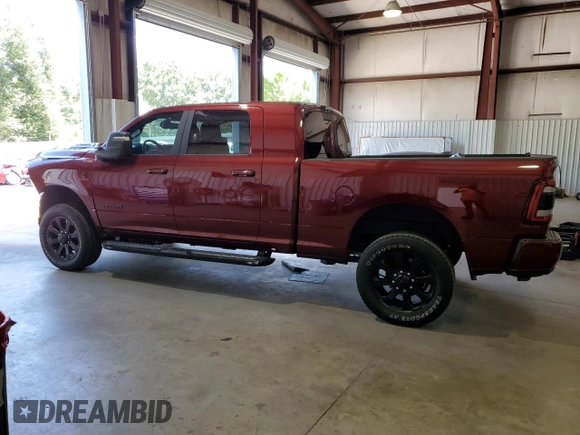 2024 Ram 2500 Laramie z VIN 3C6UR5NL3RG103131, wystawiony jako Copart lot #67840964 z przebiegiem 131 962 mil mil oraz Szkoda całkowita • Salvage title. Historia ofert i sprzedaży dostępna na DreamBid. Obrazek 2.