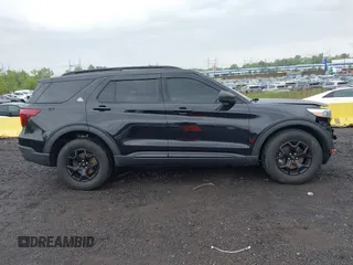 2022 Ford Explorer Timberline z VIN 1FMSK8JH0NGA82571, wystawiony jako IAAI lot #42244823 z przebiegiem 36 858 mil mil oraz . Historia ofert i sprzedaży dostępna na DreamBid. Obrazek 13.