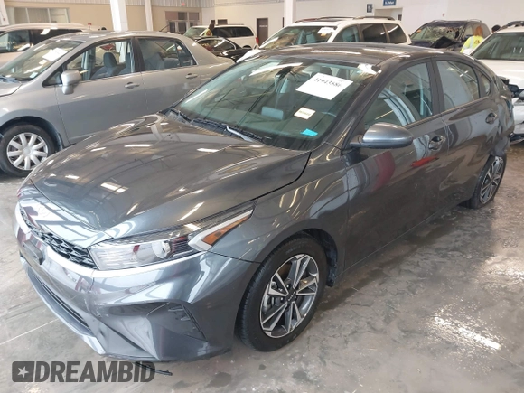 2024 Kia Forte LXS z VIN 3KPF24AD9RE827562, wystawiony jako IAAI lot #41943586 z przebiegiem 9 034 mil mil oraz . Historia ofert i sprzedaży dostępna na DreamBid. Obrazek 17.