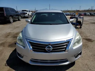 2015 Nissan Altima SV z VIN 1N4AL3AP5FC247780, wystawiony jako Copart lot #60120045 z przebiegiem 135 370 mil mil oraz Szkoda całkowita • Salvage title. Historia ofert i sprzedaży dostępna na DreamBid. Obrazek 5.