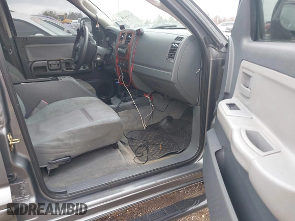 2005 Dodge Dakota SLT with VIN 1D7HE48N05S293699, listed as a IAAI auction lot 41541498 with 166,159 mi miles and . Bid and sale history available at carsss.com. Image 5.