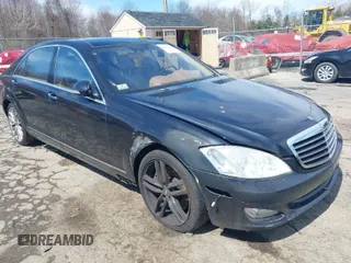2009 Mercedes-Benz S-Class 5.5L V8 with VIN WDDNG86X39A281373, listed as a IAAI auction lot 42032509 with 197,221 mi miles. Bid and sale history available at carsss.com. Image 1.