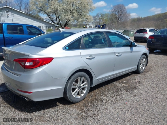 2015 Hyundai Sonata 2.4L SE with VIN 5NPE24AF9FH184084, listed as a IAAI auction lot 42012096 with 135,440 mi miles. Bid and sale history available at carsss.com. Image 4.