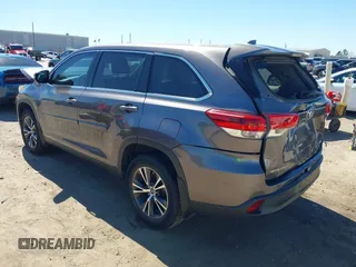 2019 Toyota Highlander LE with VIN 5TDZZRFH6KS306098, listed as a IAAI auction lot 41712844 with 92,056 mi miles and . Bid and sale history available at DreamBid. Image 3.