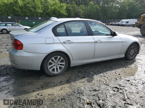 2007 BMW 3 Series 328i with VIN WBAVA33527KX72622, listed as a Copart auction lot 56198505 with 220,384 mi miles and Salvage title. Bid and sale history available at DreamBid. Image 3.