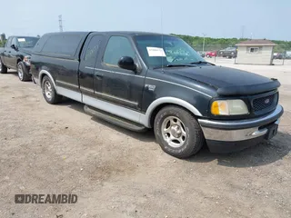 1998 Ford F-150 z VIN 1FTZX1762WNA54835, wystawiony jako IAAI lot #42488131 z przebiegiem 238 516 mil mil oraz . Historia ofert i sprzedaży dostępna na DreamBid. Obrazek 1.