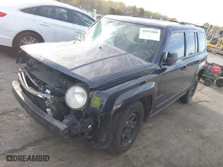 2016 Jeep Patriot Sport with VIN 1C4NJPBB8GD682090, listed as a IAAI auction lot 41915040 with 155,284 mi miles. Bid and sale history available at carsss.com. Image 2.