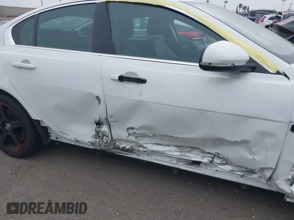 2019 Jaguar XE 25t with VIN SAJAS4FX3KCP52756, listed as a IAAI auction lot 41826575 with 71,252 mi miles. Bid and sale history available at carsss.com. Image 18.