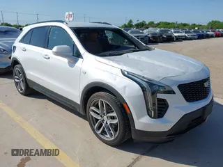 2020 Cadillac XT4 FWD Sport z VIN 1GYFZER42LF119411, wystawiony jako IAAI lot #41876623 z przebiegiem 105 471 mil mil oraz . Historia ofert i sprzedaży dostępna na DreamBid. Obrazek 1.