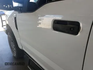 2019 Ford F-250 XL with VIN 1FT7W2B65KEE40165, listed as a IAAI auction lot 42727924 with 182,010 mi miles and . Bid and sale history available at DreamBid. Image 4.