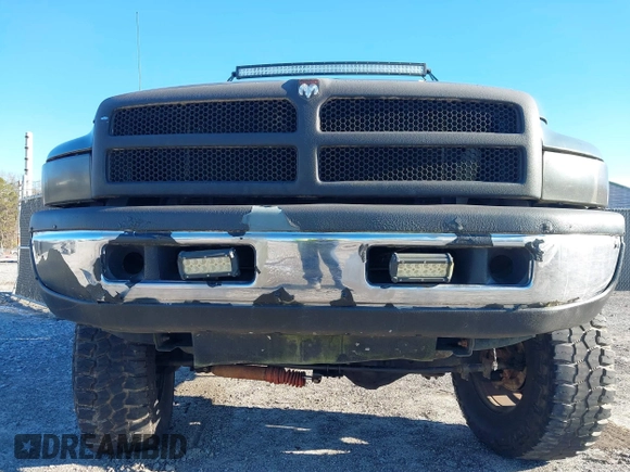1999 Dodge 1500 z VIN 3B7HF13Z7XG118165, wystawiony jako IAAI lot #41385547 z przebiegiem Nie podano mil oraz . Historia ofert i sprzedaży dostępna na DreamBid. Obrazek 6.